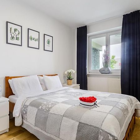 Family Apartment With A Terrace On Aleje Jerozolimskie Varsovie Extérieur photo