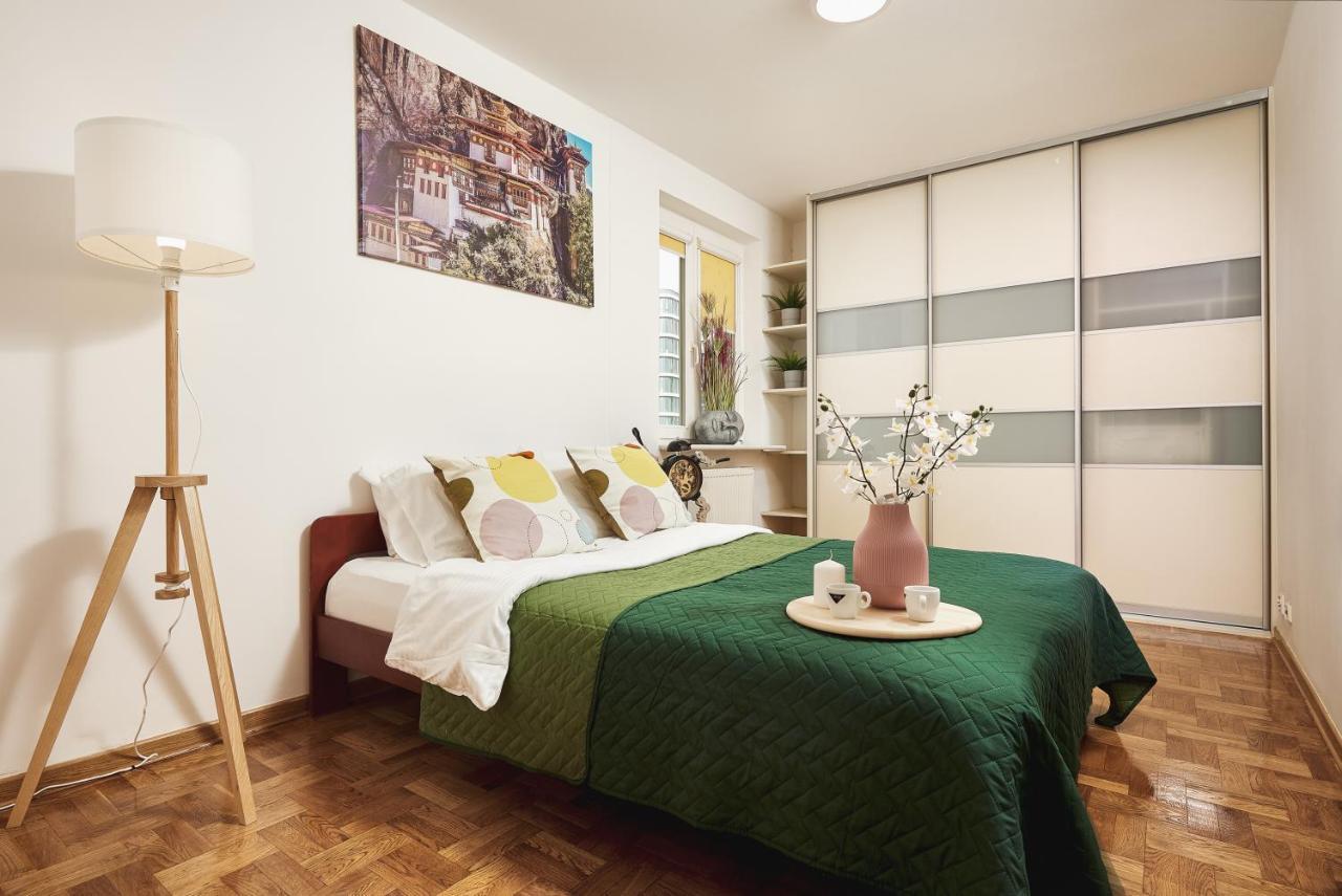 Family Apartment With A Terrace On Aleje Jerozolimskie Varsovie Extérieur photo
