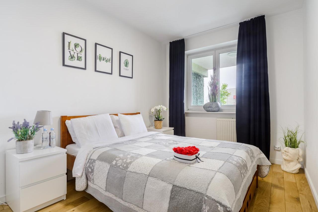 Family Apartment With A Terrace On Aleje Jerozolimskie Varsovie Extérieur photo